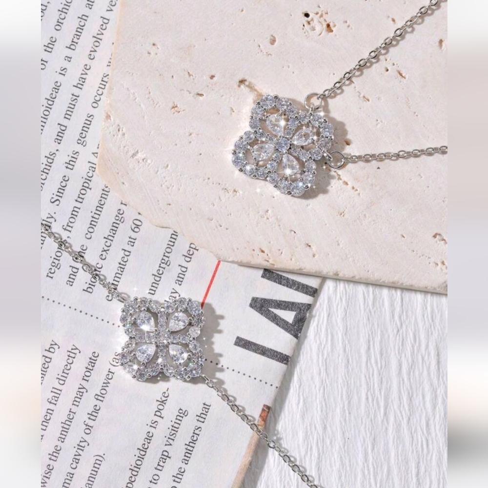 #31 Silver Lucky Clover Necklace And Braclet Set, Stainless Steel